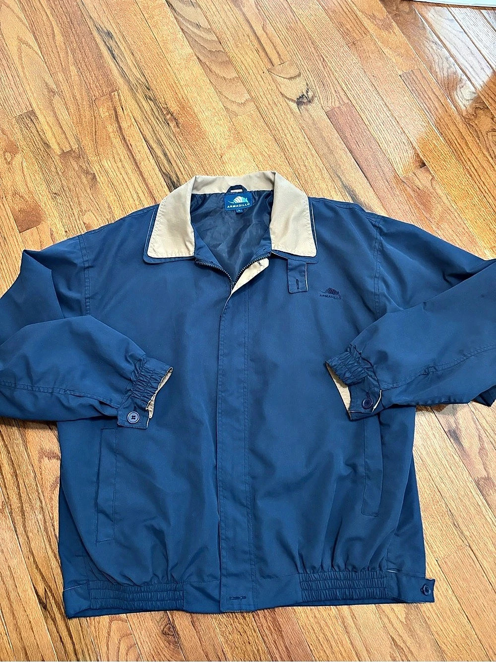 This vintage navy blue Armadillo zip-up jacket features a stylish contrasting b